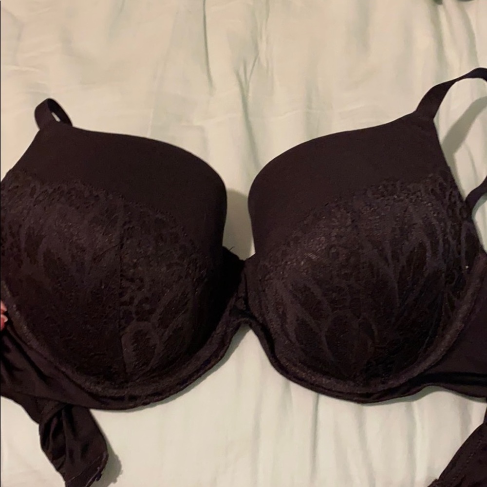 Black lacy bra